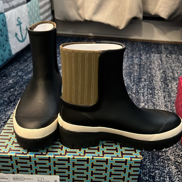 Black and Olive Hurricane Boot - Picture 1 of 4